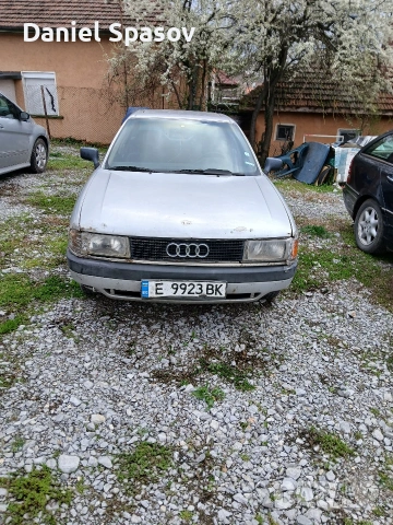 Продавам Ауди 80 цяла за части.