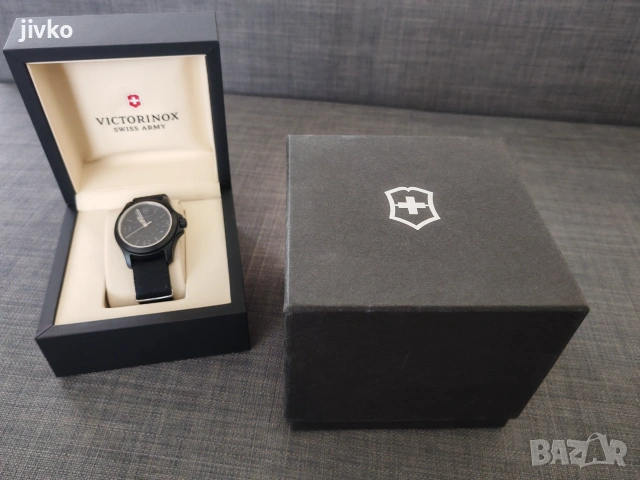Часовник Victorinox. Нов! , снимка 4 - Мъжки - 55232330