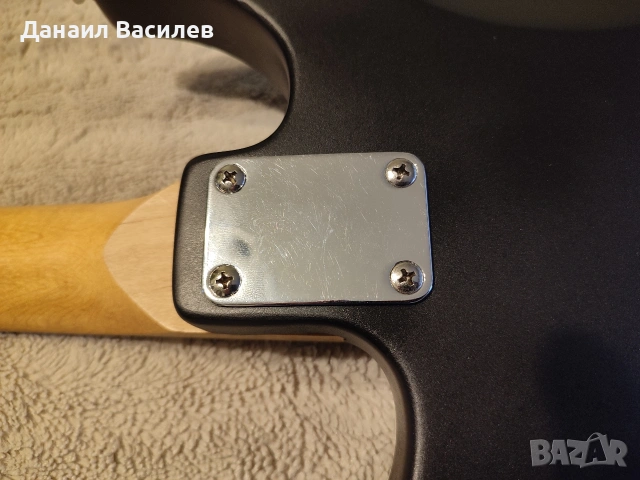Електрическа китара Behringer Super Strat style в отлично състояние., снимка 10 - Китари - 54592934