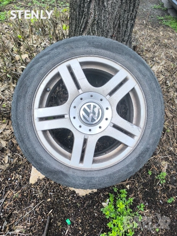 Лята джанта с гума и капачка16 цола от Голф 5 