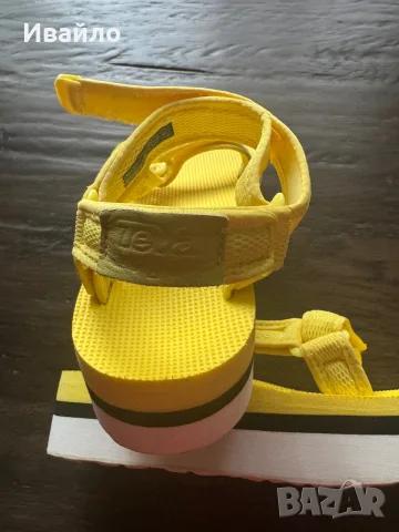 Сандали teva в жълт цвят, снимка 2 - Сандали - 55479966