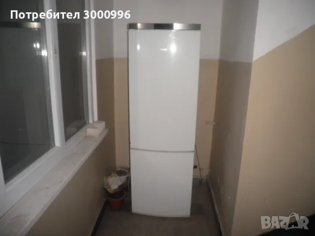 Продавам  хладилник  с  фризер  .  АЕГ  .