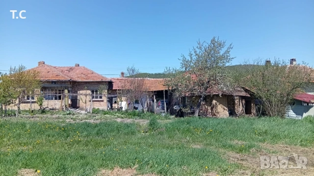 Продава се тухлена къща в с. Камбурово, област Търговище. , снимка 2 - Къщи - 54691862