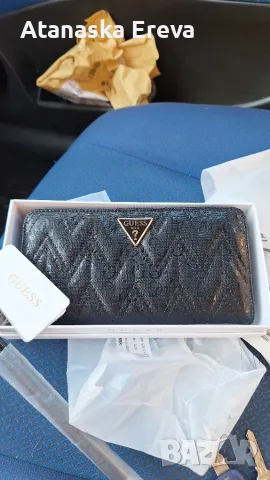 Чисто ново портмоне Guess