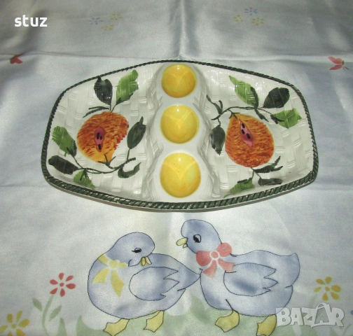 Порцеланова поставка, плато за яйца