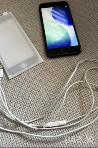Iphone SE 2 + подарък слушалки, стъклен протектор и кейс