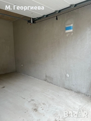 Самостоятелен гараж под наем - кв. Левски, до Терапията, снимка 5 - Гаражи и паркоместа - 54095852