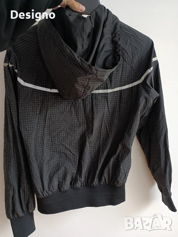 Спортно горнище Nike S-M, снимка 3 - Спортни екипи - 54650559