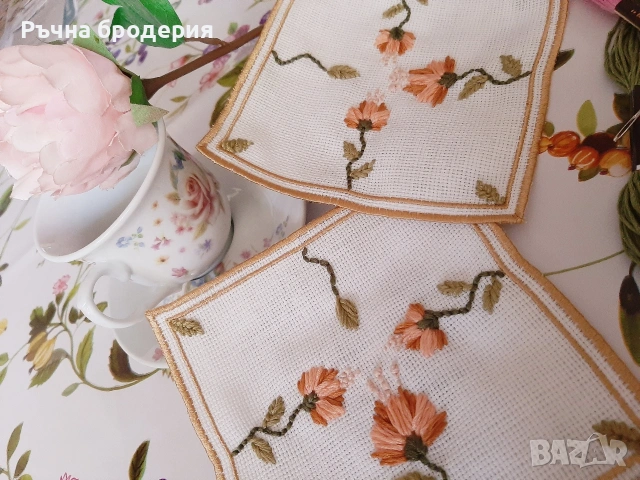 Ръчно бродирани подложки за чаши / мини каренца (2 бр.), снимка 5 - Антикварни и старинни предмети - 55040299
