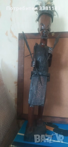 Продавам голяма масивна дървена фигура