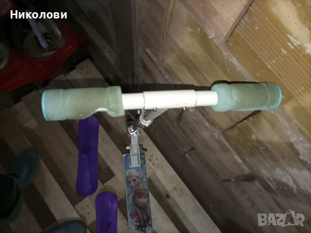 Тротинетка Замръзналото кралство/ Ана и Елза - максимална височина 82см, снимка 4 - Скутери и тротинетки - 54014482