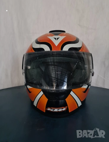 Каска за мотор в емблематичния за марката KTM