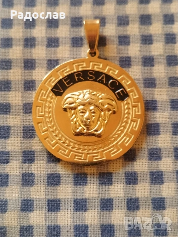 медальон Versace gold tone, снимка 2 - Колиета, медальони, синджири - 55072976