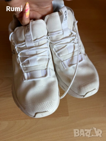 Оригинални маратонки ON Cloudnova Triple White ! 41 н, снимка 3 - Маратонки - 54724574