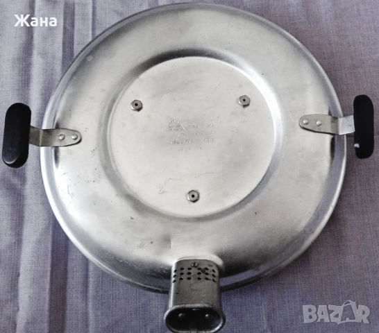 Електрическа тенджера с всички необходими приставки.Съвсем НОВА.