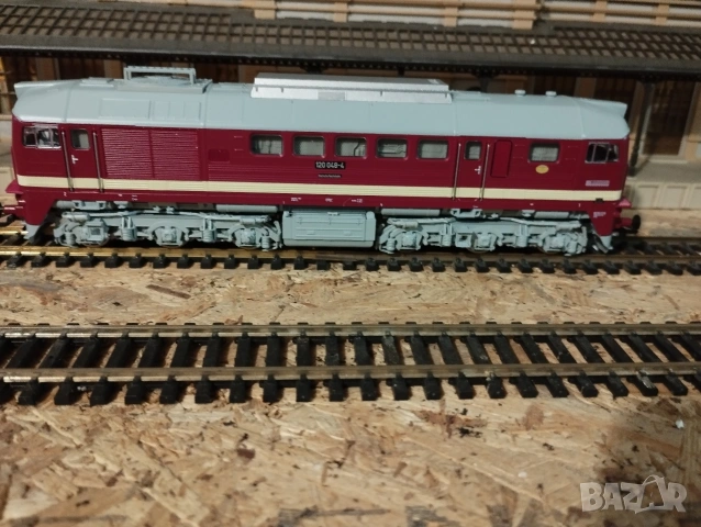 Дизелов локомотив Roco BR120 HO 1/87, снимка 6 - Колекции - 54407874