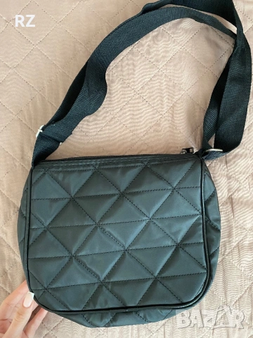 Дамска чанта, снимка 2 - Чанти - 54312452