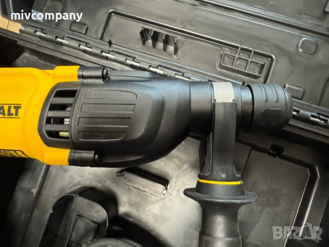 Електрически перфоратор DeWALT D25133 Нов!!!, снимка 4 - Перфоратори - 54217123