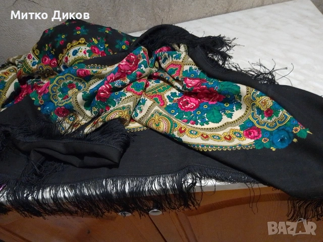 Gypsy floral multi 70 s Folkschal полски вълнен 144х144см ресни 12 см, снимка 4 - Шалове - 55190127