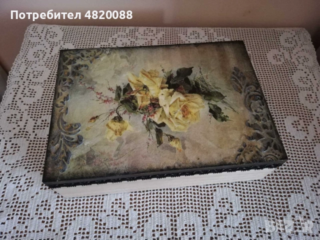 Кутия за бижута дървена ръчна декорация с релеф