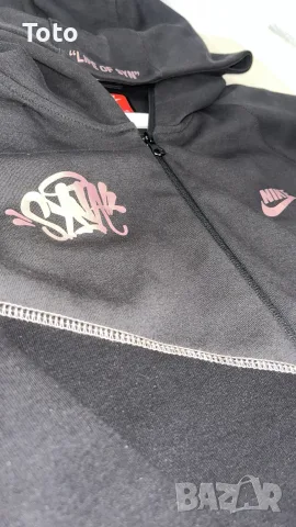 Оригинален суичър Nike Tech Fleece "Life of Syn" (Лимитирана серия), снимка 2 - Спортни дрехи, екипи - 55626297