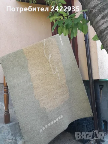 Продавам килим .  
