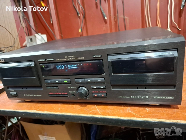 Продава се двукасетен дек Akai DX-W1100., снимка 2 - Декове - 54457808