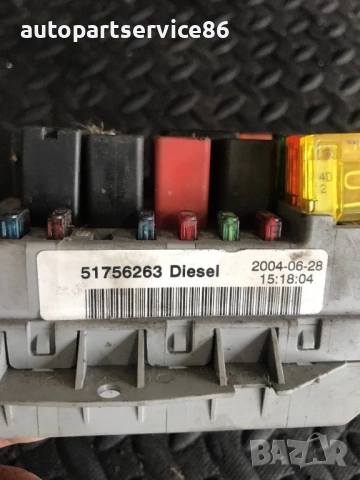Кутия с предпазители за Fiat Doblo 1.9 JTD (2002-2009) 51756263 , снимка 3 - Части - 54476851