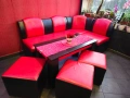 Комплект дивани, маса и три табуретки в червено и черно, снимка 2