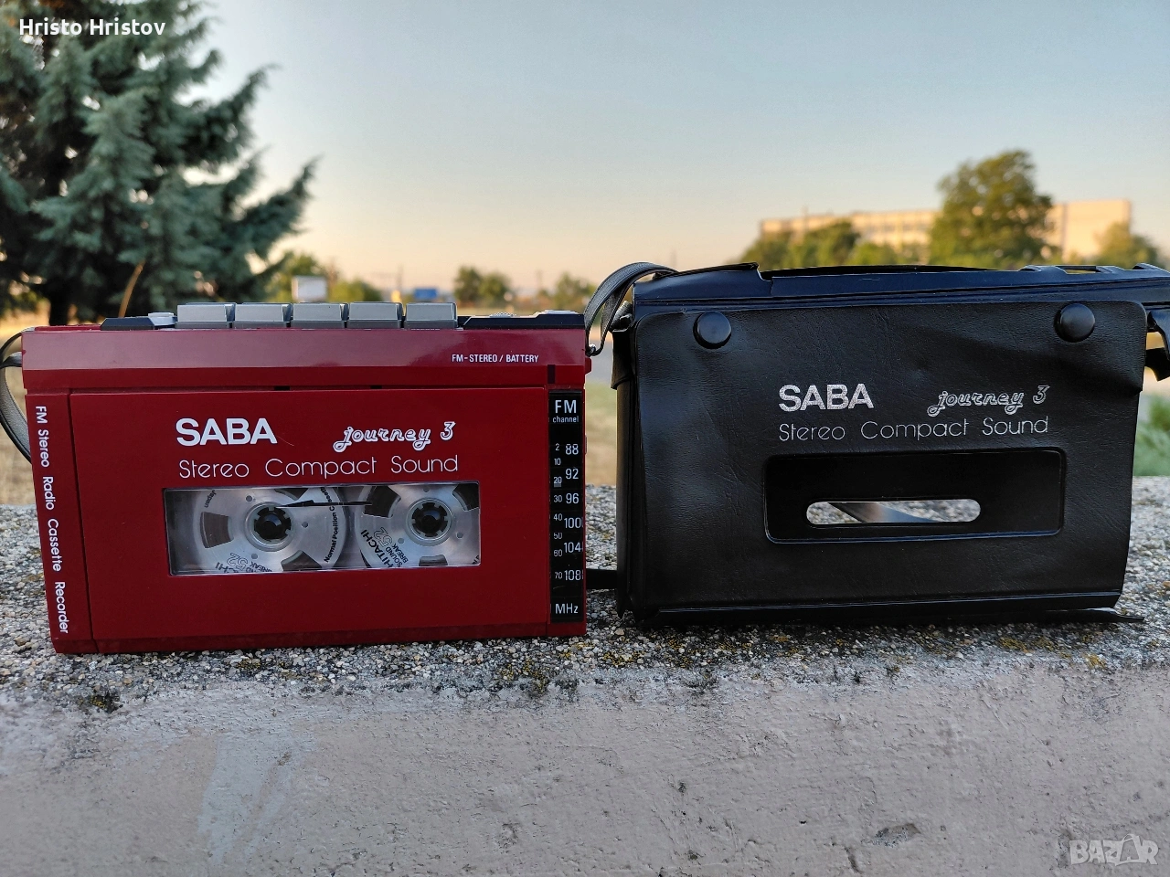 Радиокасетофон (SABA Journey 3) в яркочервен цвят, произведен в Германия през 1985 г. , снимка 1