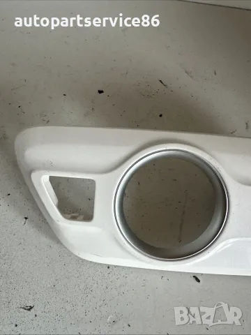 Облицовка около селектор за скоростна кутия 58841-47040 за Toyota Prius 1.8 хибрид (2018), снимка 3 - Части - 55627801