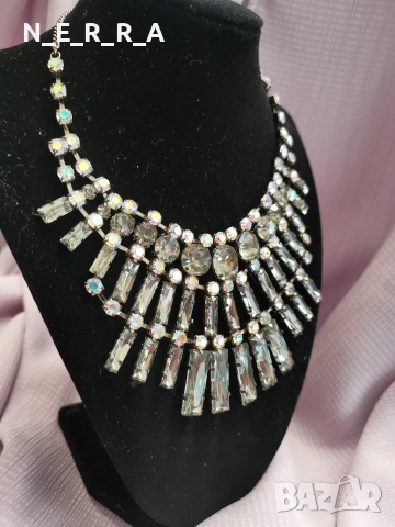 Впечатляващо колие за специални поводи, снимка 3 - Колиета, медальони, синджири - 54087945