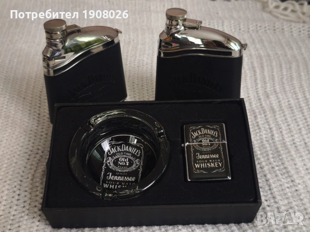 Колекционерски комплект Jack Daniel’s: 2 кожени манерки + запечатан комплект пепелник и запалка, снимка 2 - Други ценни предмети - 55230975