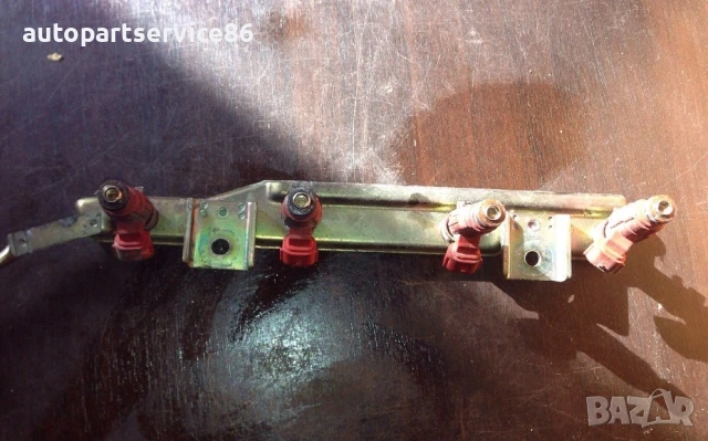 Горивна рейка и дюзи за Nissan Primera P12 1.8 Бензин (2004)