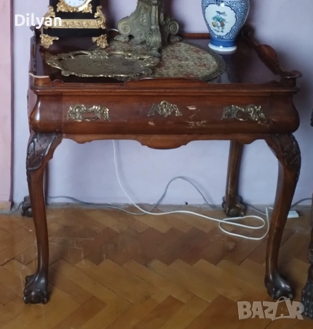 Старинна маса Чипъндейл