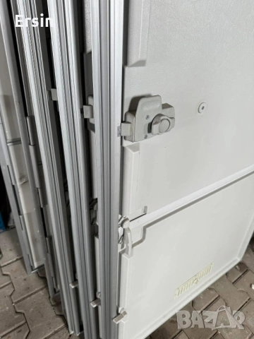 Оригинална алуминиева врата KNAUS&TABBERT (Чисто нови) Монтажен размер - 900х1720, снимка 9 - Къмпинг мебели - 54773407