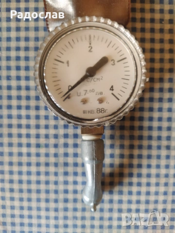 Български стар манометър за гуми , снимка 2 - Аксесоари и консумативи - 54271174