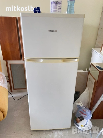 Хладилник със фризер 
