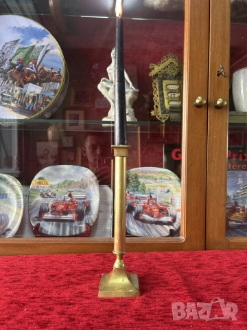 класически стартинен свещник