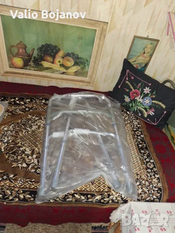 Инвалидна проходилка и инвалидна масичка чисто нови, снимка 2 - Инвалидни колички - 55448451