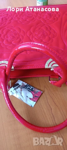 Лачена червена чанта среден размер с две дръжки и дълга дръжка , снимка 6 - Чанти - 54015483