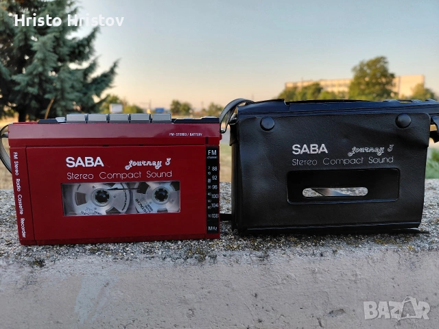 Радиокасетофон (SABA Journey 3) в яркочервен цвят, произведен в Германия през 1985 г. 