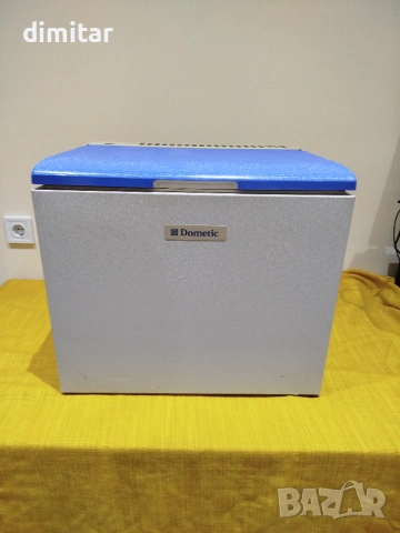 Хладилник DOMETIC - 12 V/ 220 V/ GAS, снимка 3 - Хладилни чанти - 55223750