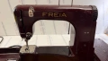 РЕТРО Електрическа шевна машина Freia модел 1948 корпус от лят алуминий, снимка 1