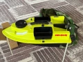 Лодка за захранка D19 с GPS, снимка 1
