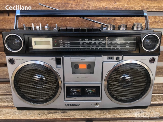 SANYO M9990K-(Japan)-работещ радиокасетофон.