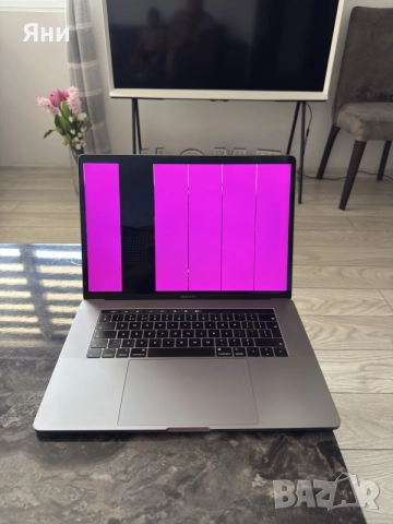 MacBook Pro 15" 2018 | i7-8750H | 16GB RAM | 256GB SSD | Radeon Pro 555X | Touch Bar