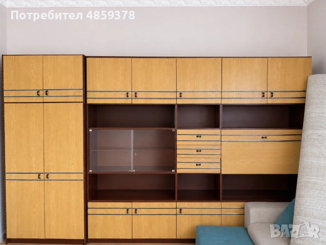 Продавам секция с библиотека - запазена с много шкафове