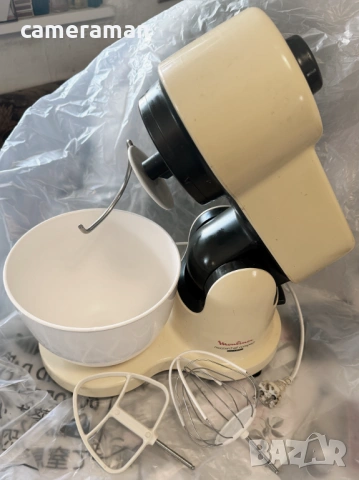 Кухненски робот планетарен миксер Moulinex MASTERCHEF COMPACT със приставки.