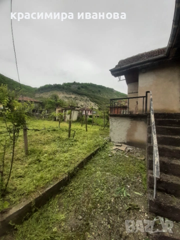Къща в село Сваленик , снимка 10 - Къщи - 51694839